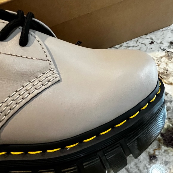 NEW Dr. Martens AUDRICK  LEATHER PLATFORM SHOES In VINTAGE TAUPE, Size 8 or 9 - Picture 15 of 15